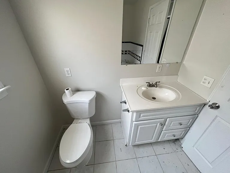 28033 Rosemont St — Photo 7