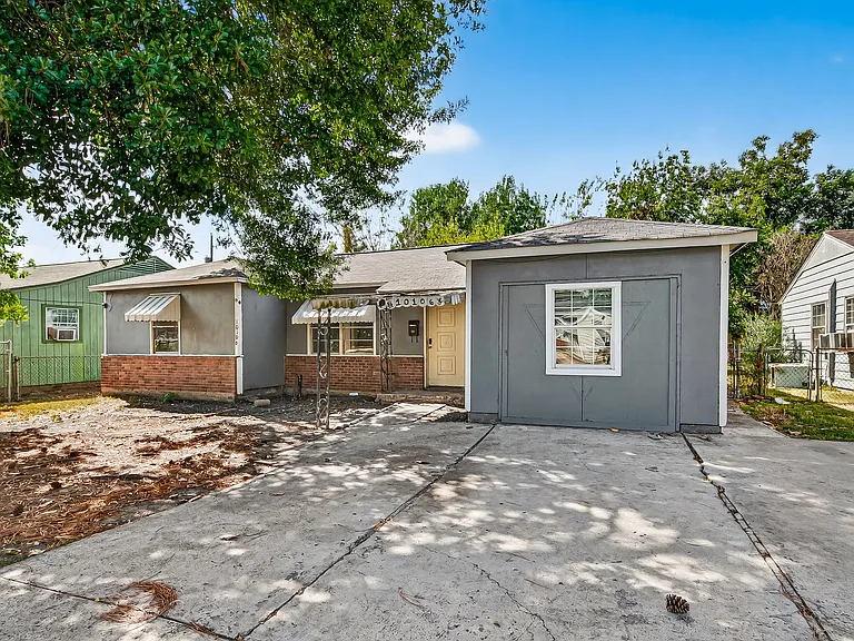 10106 Sierra Dr — Photo 1