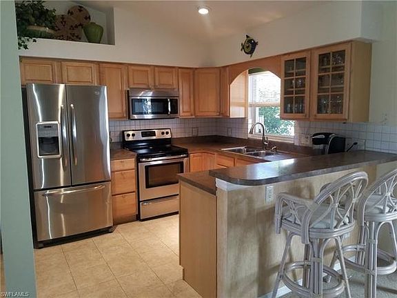 4th image of 3708 SW 6th Pl