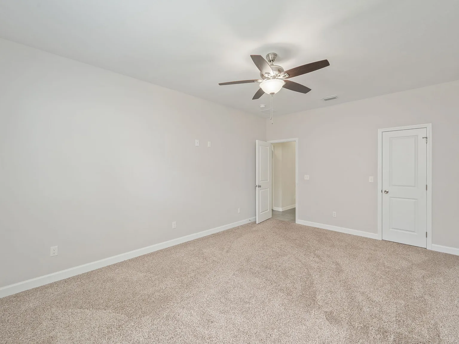 Sara Ave.- 473 - 1 — Photo 2