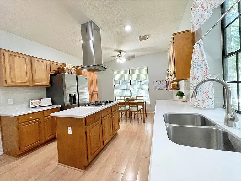 7 Windledge Pl — Photo 8