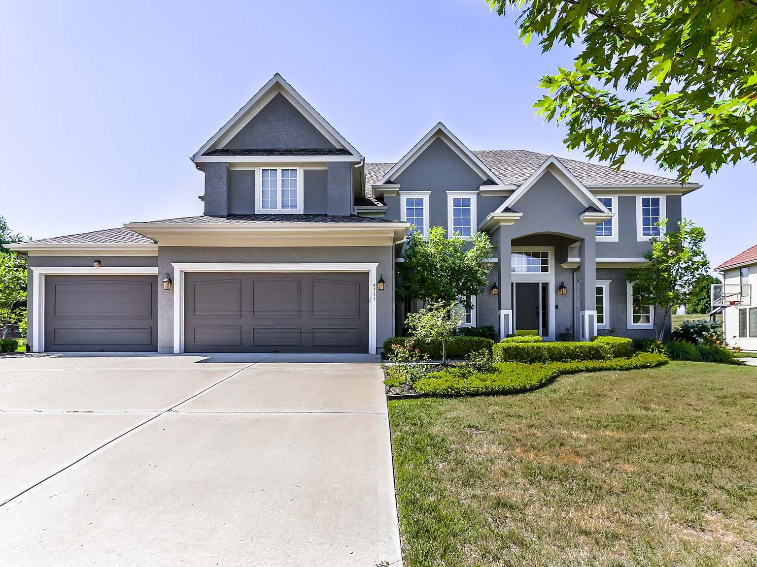 K❤︎ 9711 Roe Ave, Overland Park, KS 66207 | MLS #2549242 | Zillow