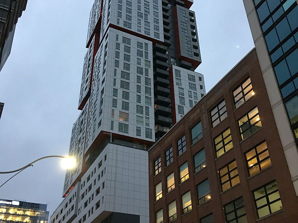 1st image of 318 Richmond St W #3703
