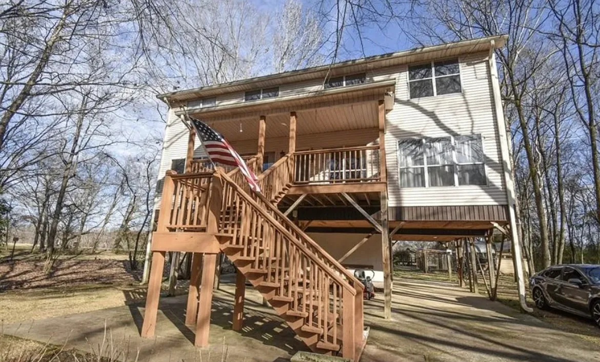 3 bed, 2249 sqft, $2,750 — Photo 2