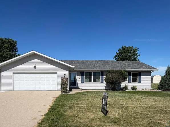 1303 11th Ave NE, Sioux Center, IA 51250