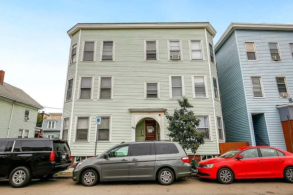 3 bed, 895 sqft, $999 — Photo 3