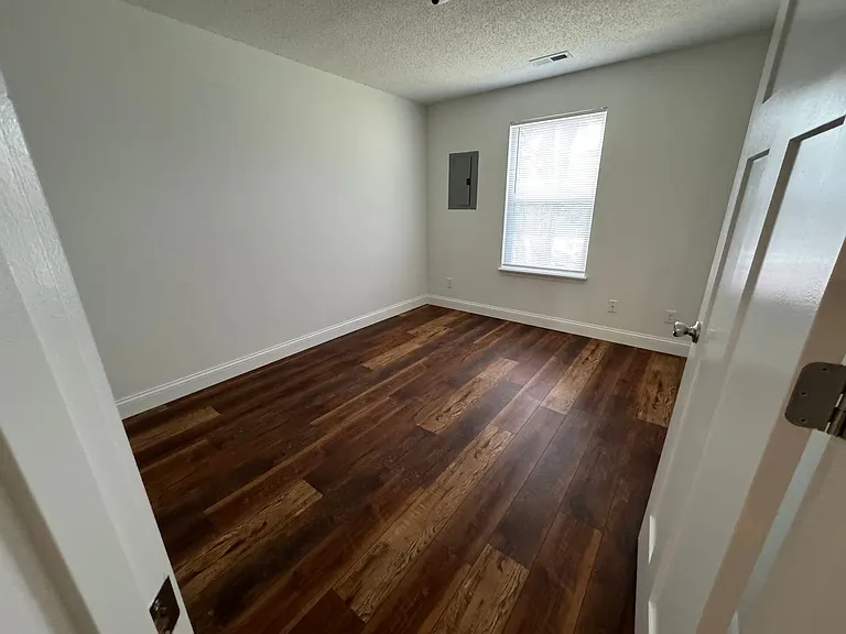 621 Gateway Ct — Photo 5