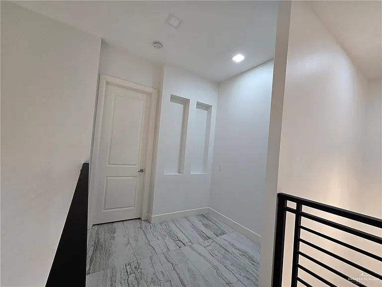 6711 N 11th Ln — Photo 13