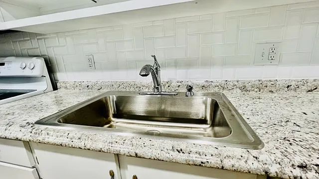 101 Scott Ln — Photo 9