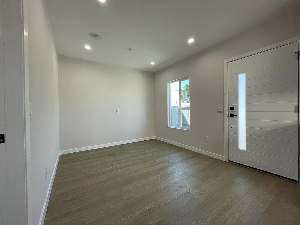 1 bed, $2,200 — Photo 3
