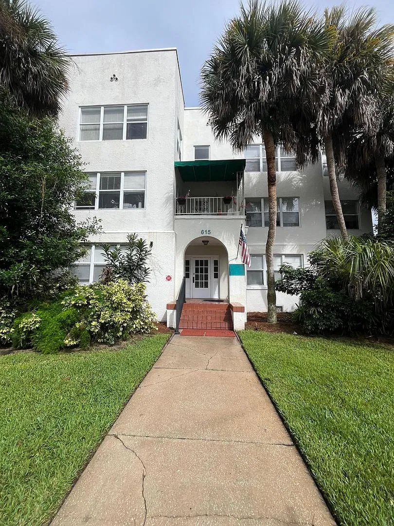 615 Woodlawn Blvd — Photo 3