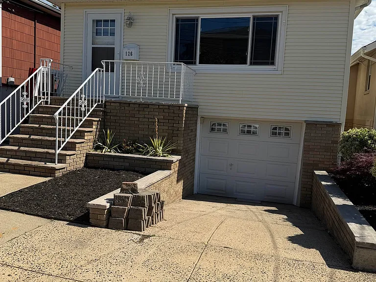 126 Huber St — Photo 1