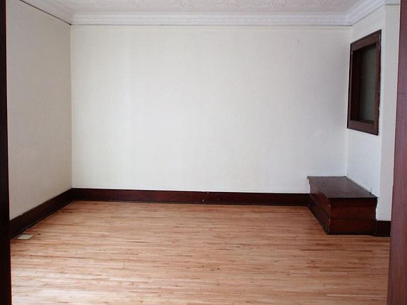 3rd image of 113 Keller Ave N APT 101