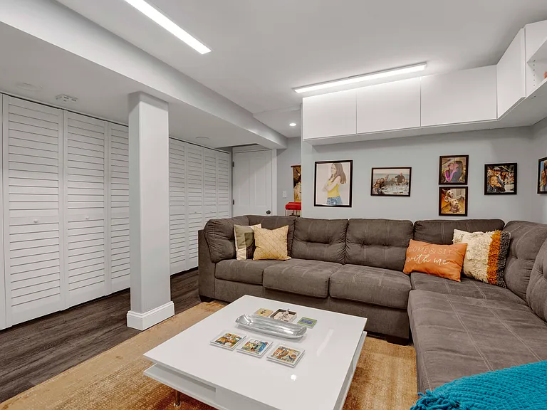 2109 N Clark St — Photo 34