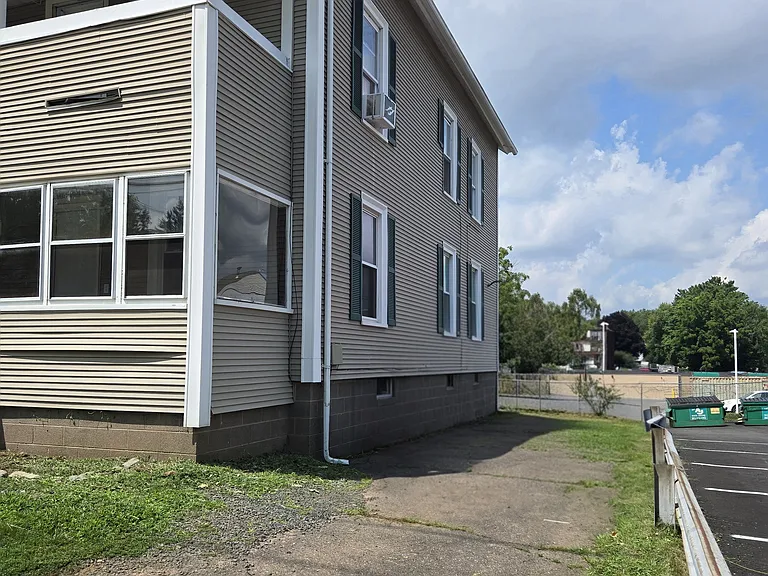 19 Swain Ave — Photo 2