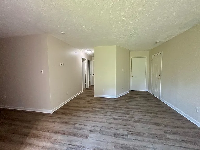 1123 Southwood Dr #4 — Photo 6