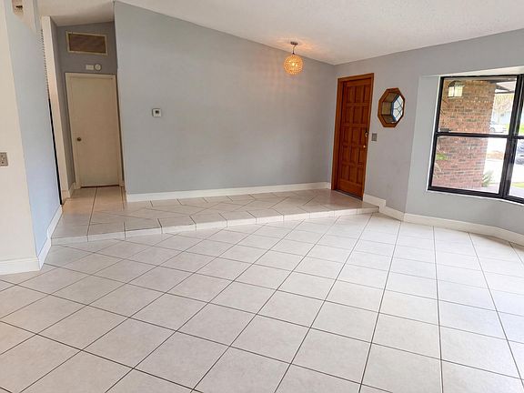 3rd image of 786 SE Ablett Lane