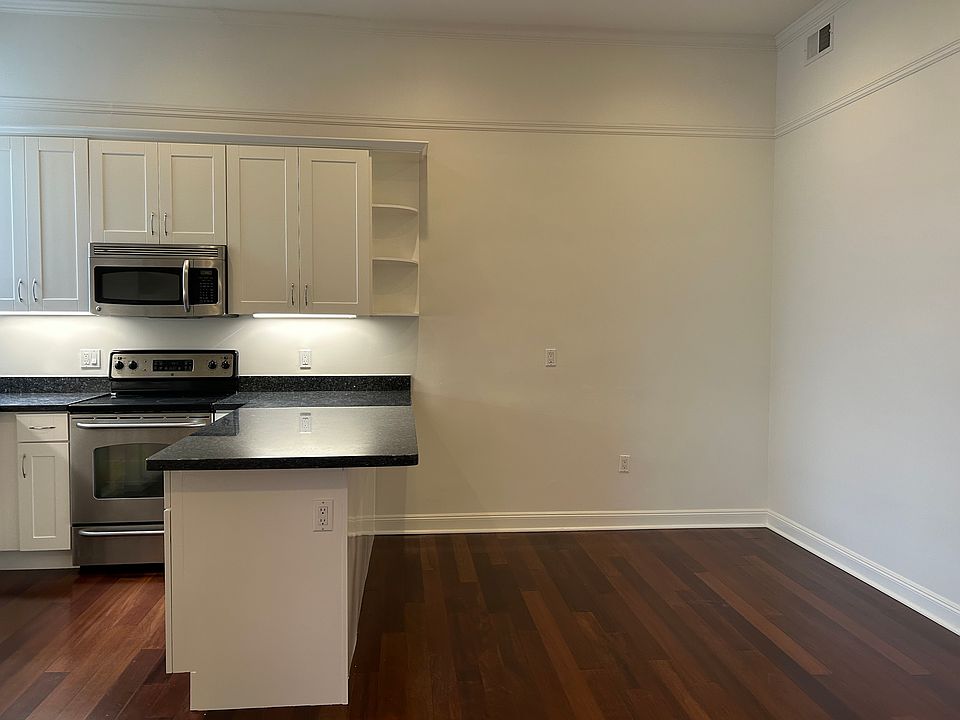 Kitchen dining area