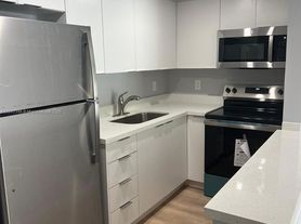 7820 NE Bayshore Ct