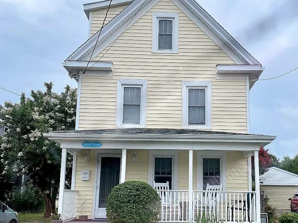 6314 Cropper St, Chincoteague Island, VA 23336