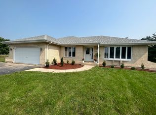 32W320 Montgomery Rd, Naperville, IL 60564