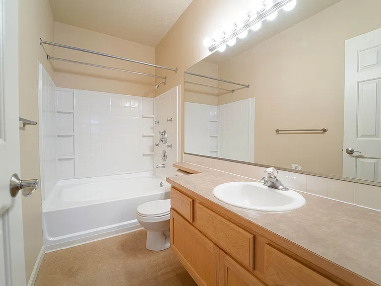 Artisan Apartments — Photo 15