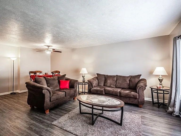 Cypress Pointe Apartments — Photo 6