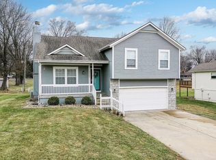 15507 Pin Oak Dr, Basehor, KS 66007