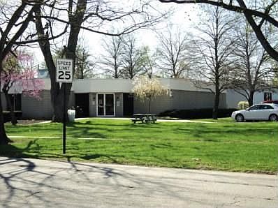 4th image of 910 E Church St