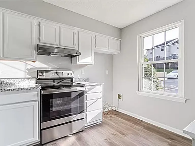 531 Lex Dr — Photo 2