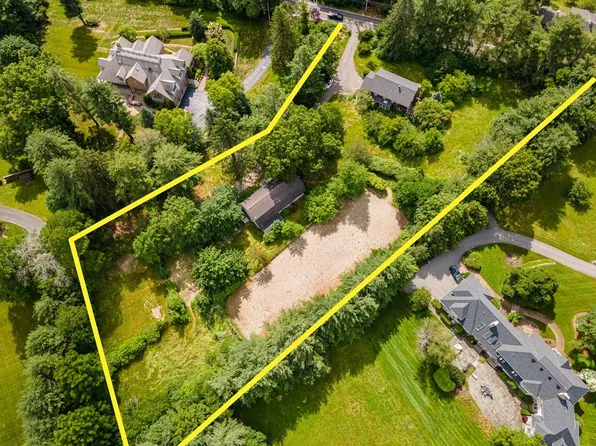 17 Farm St, Dover, MA 02030