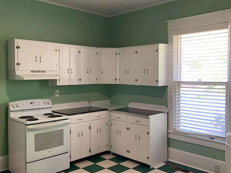 110 N Hilliard St — Photo 14