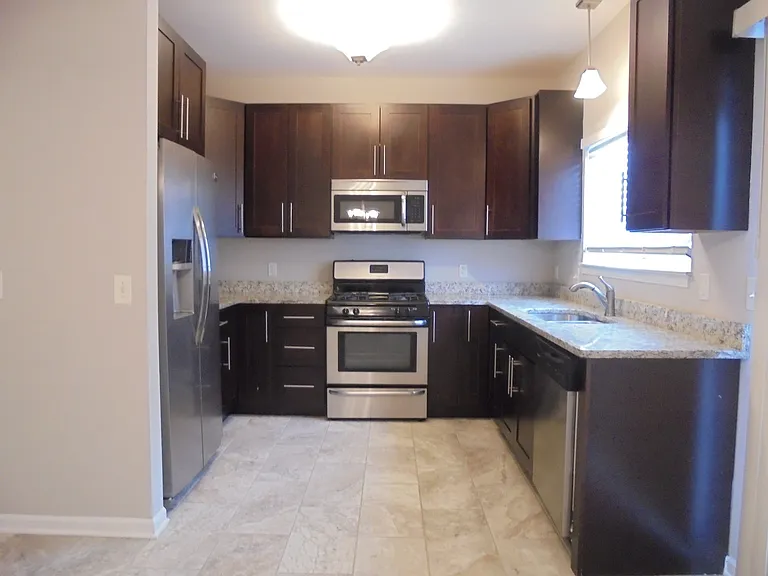 1847 Grandview Pl — Photo 10
