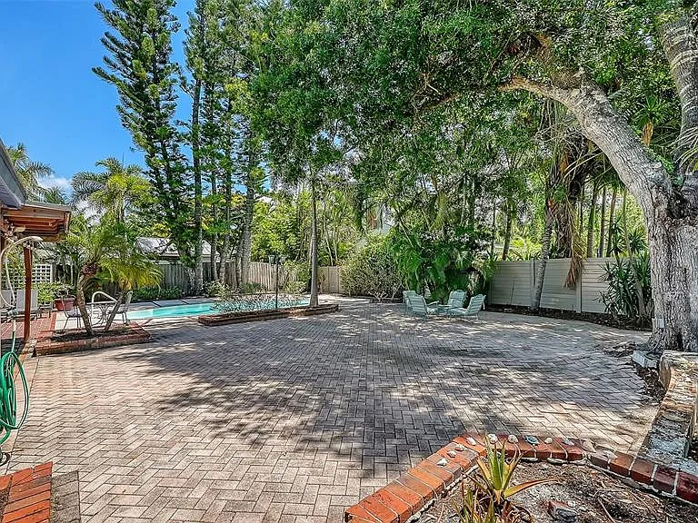 1127 S Osprey Ave — Photo 60