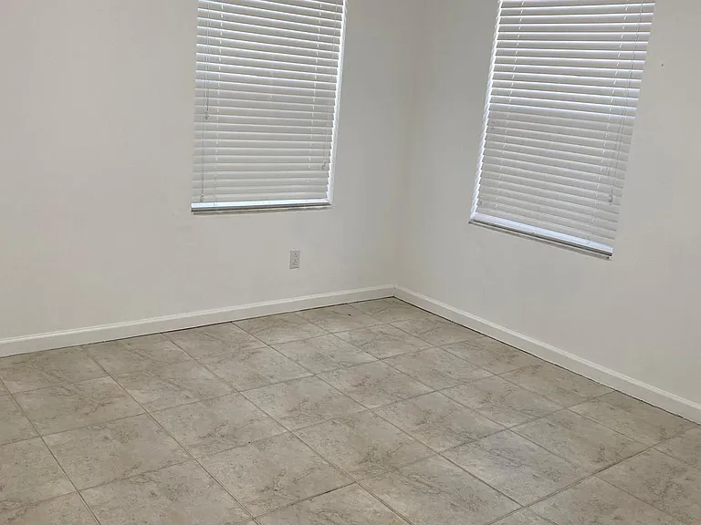 5419 SW 22nd St — Photo 10