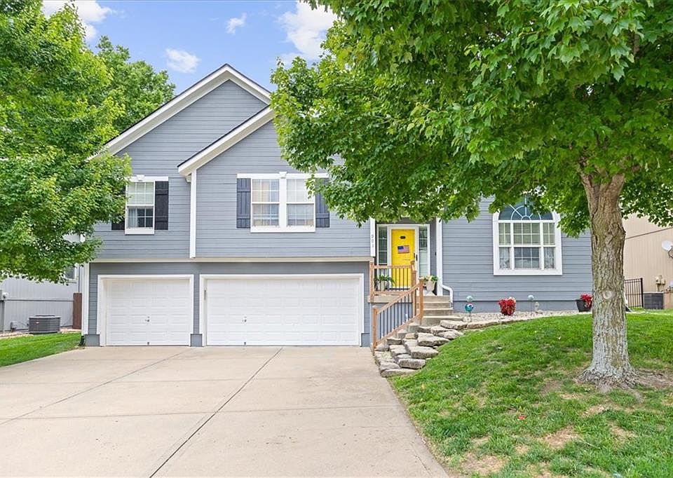 1st image of 901 Colonial Dr