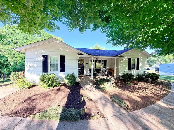 126 Auburn Ave, Elkin, NC 28621