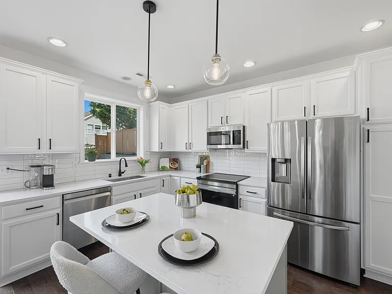 9330 Templeton Ave SE — Photo 15