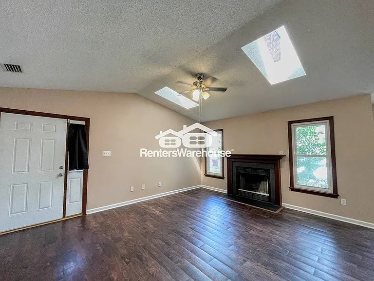 521 Brisa Dr — Photo 4