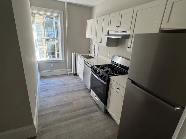 4 Pleasant Ave, Somerville, MA