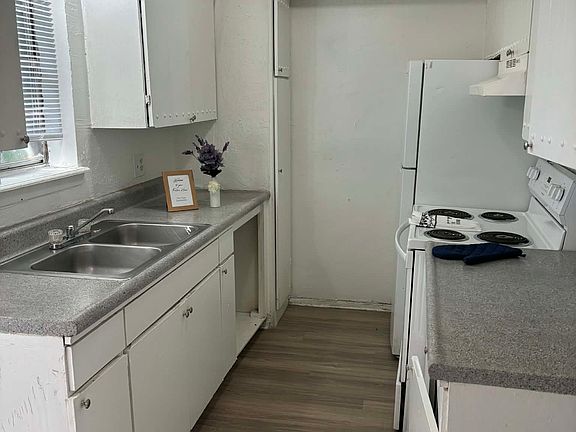 3rd image of 4300 N Barnes Ave #220