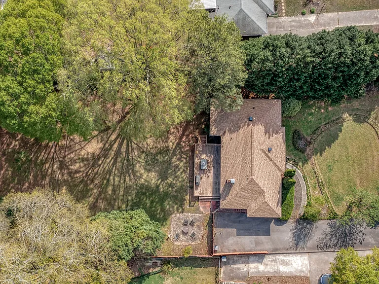 1416 Hilltop Dr — Photo 4