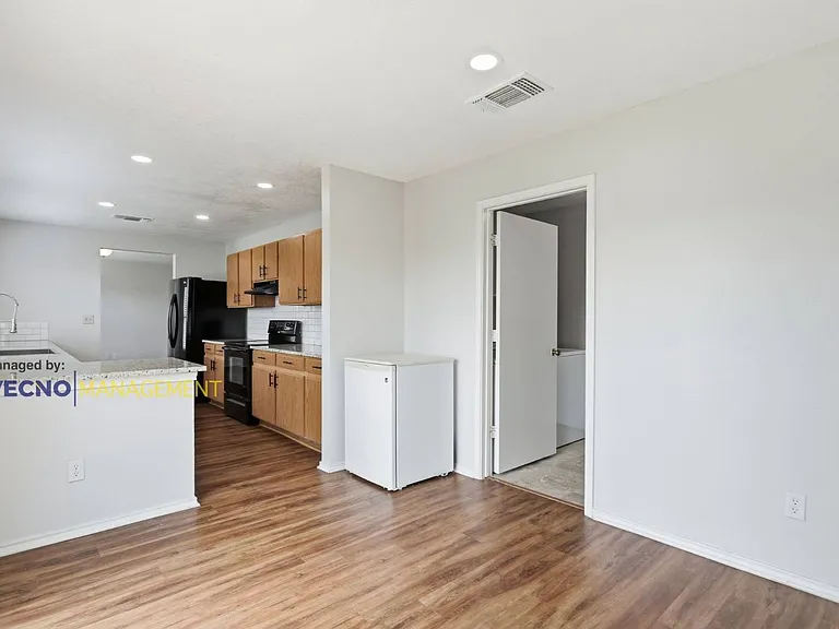 8138 Elktree Pass — Photo 6