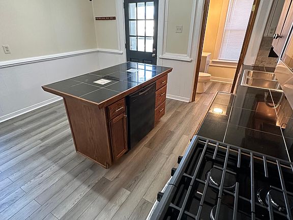 3rd image of 34 E Dodridge St