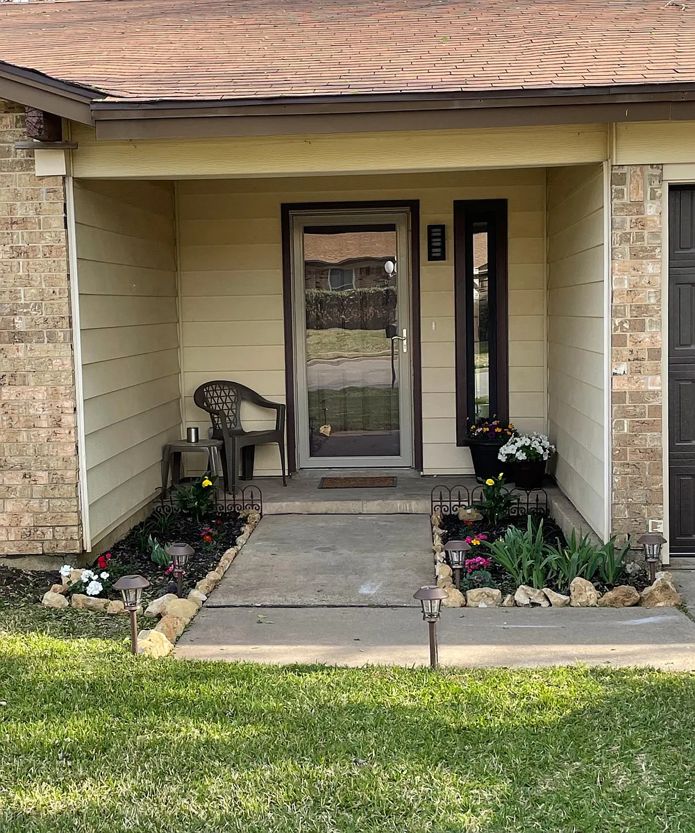 Building Photo - 501 Mustang Dr