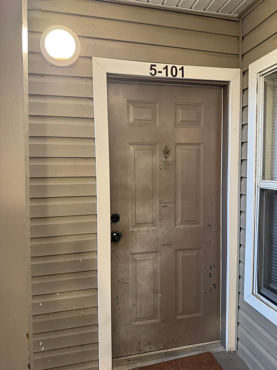 Building Photo - 4000 SW 23rd St #5-101