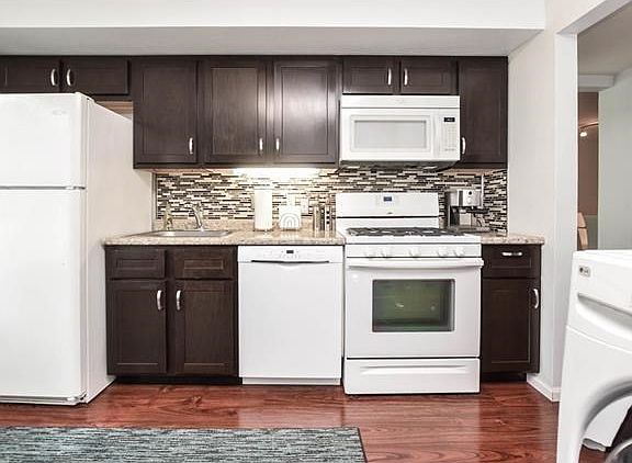 4th image of 606 Thunderbird Ct APT A