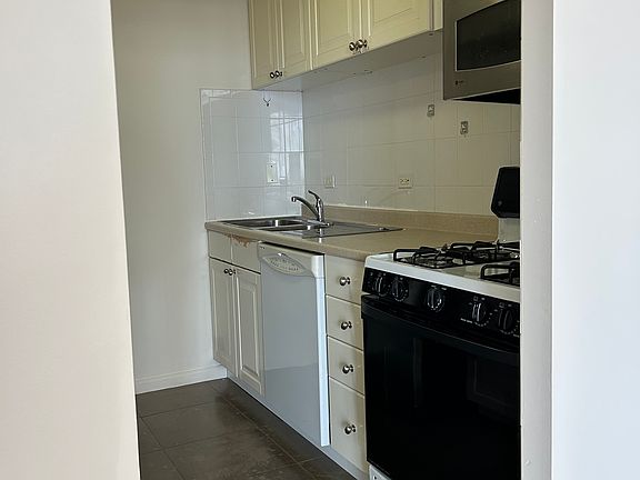 4th image of 138-35 Elder Ave