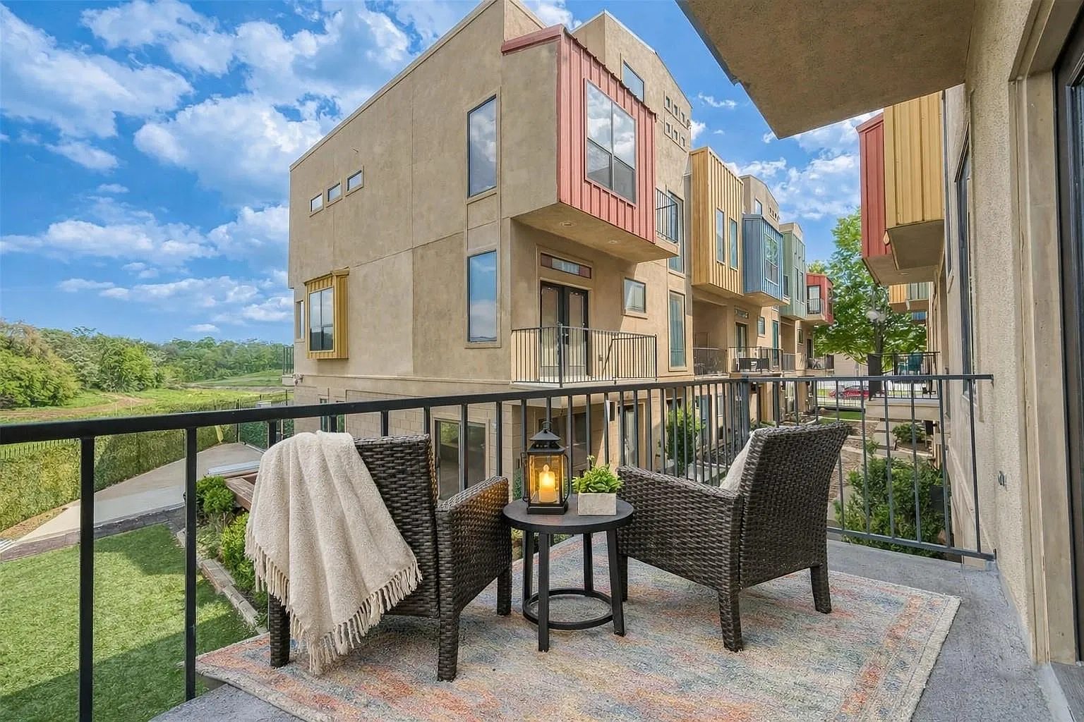 2 bed, 2.5 bath, 1478 sqft, $2,450 — Photo 3