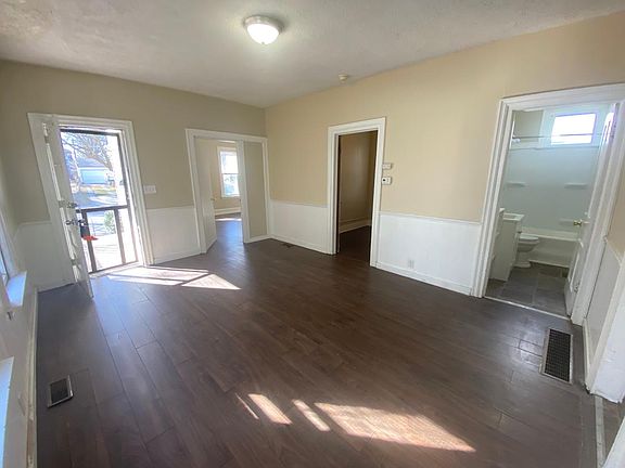 4th image of 954 Fremont Ave NW